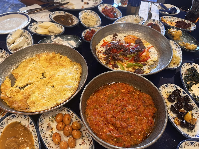 Eyvan Cafe & Restaurant