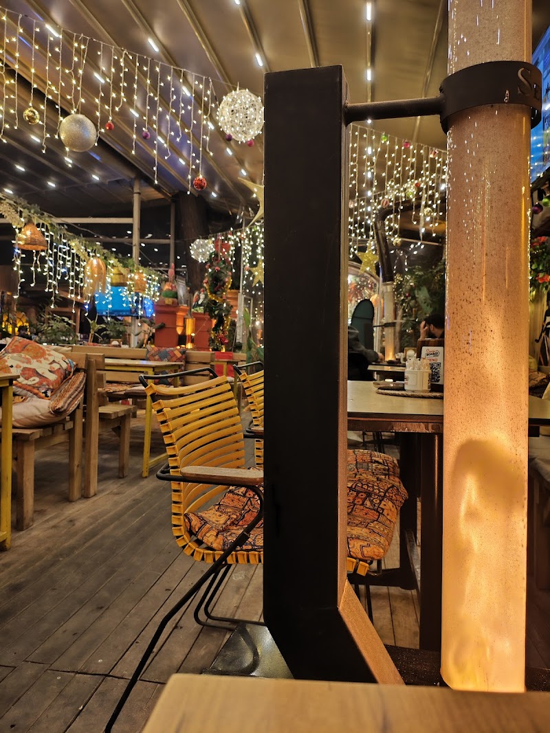 Yeni Eski Cafe Bar