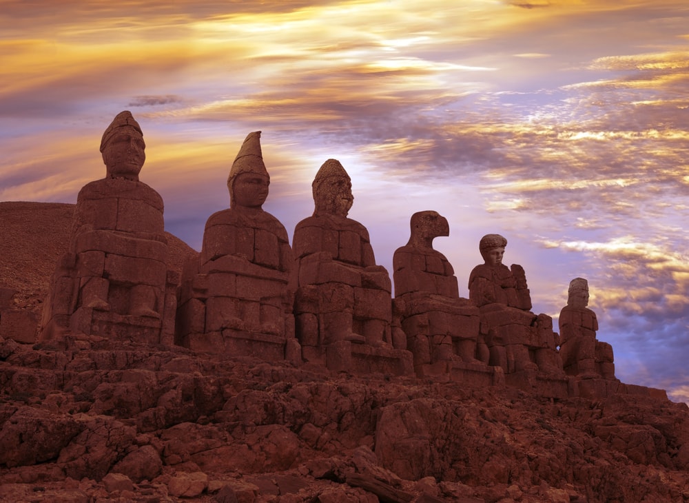 Nemrut Dağı: Uygarlıkların Kavşağında Yükselen Tanrıların Tahtı