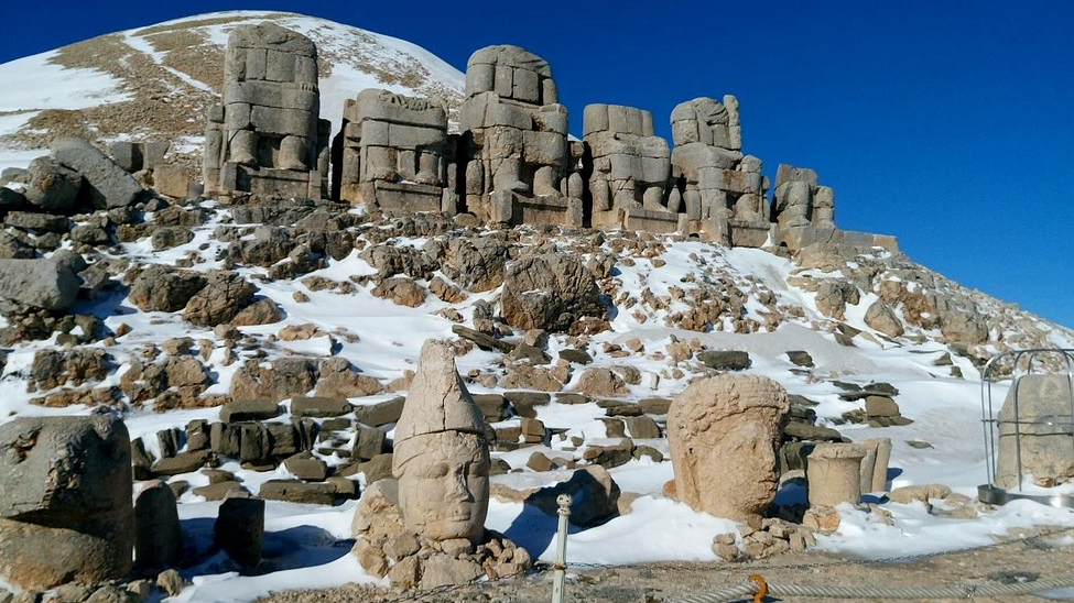 Nemrut Dağı: Uygarlıkların Kavşağında Yükselen Tanrıların Tahtı